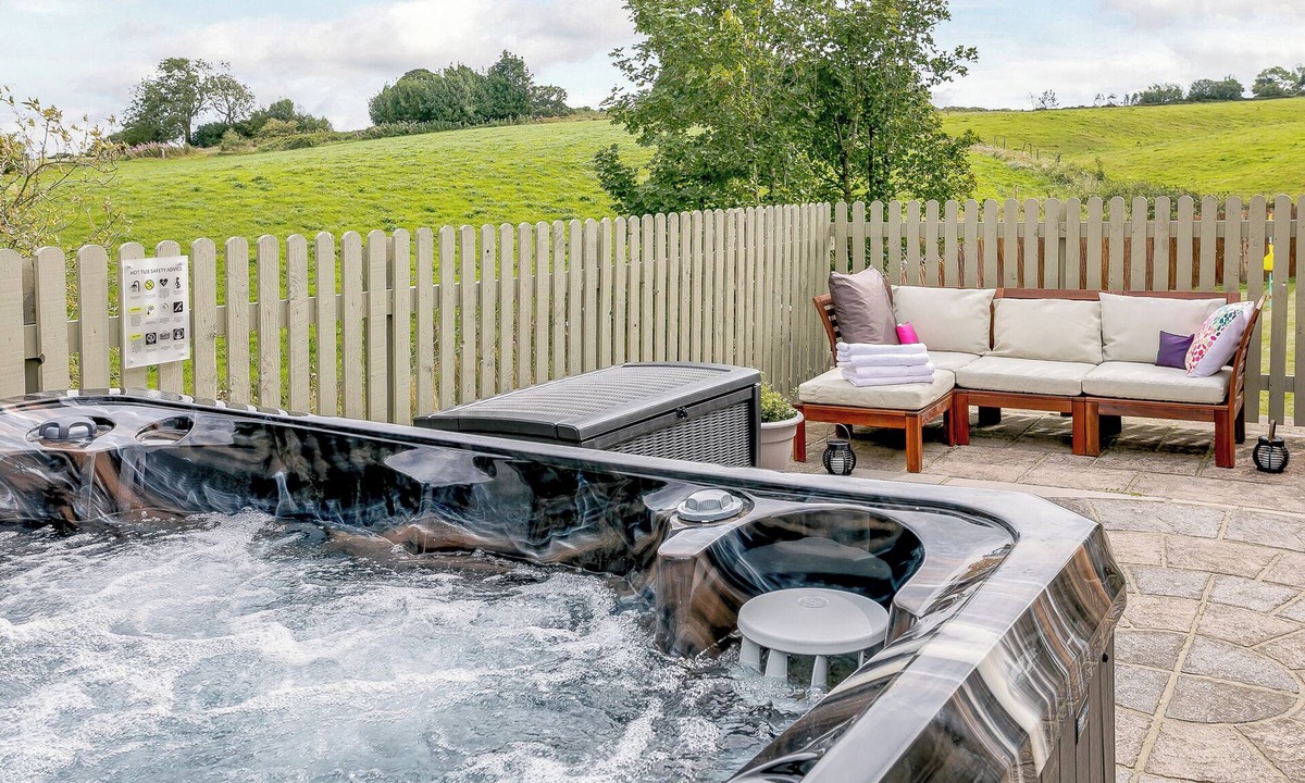 Clay Cross Cottage | 4 bedroom accommodation in Alton, nr Chesterfield