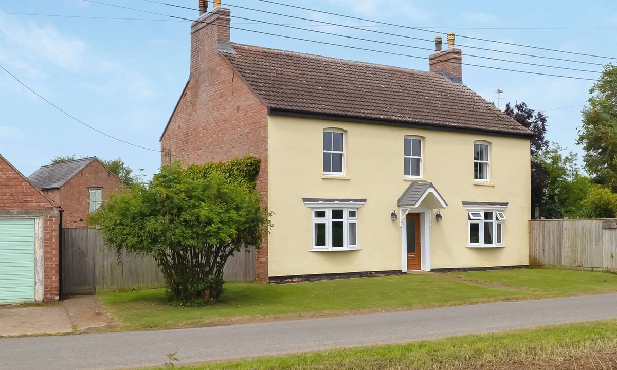Long Sutton Cottage | 4 bedroom accommodation in Long Sutton, near Spalding