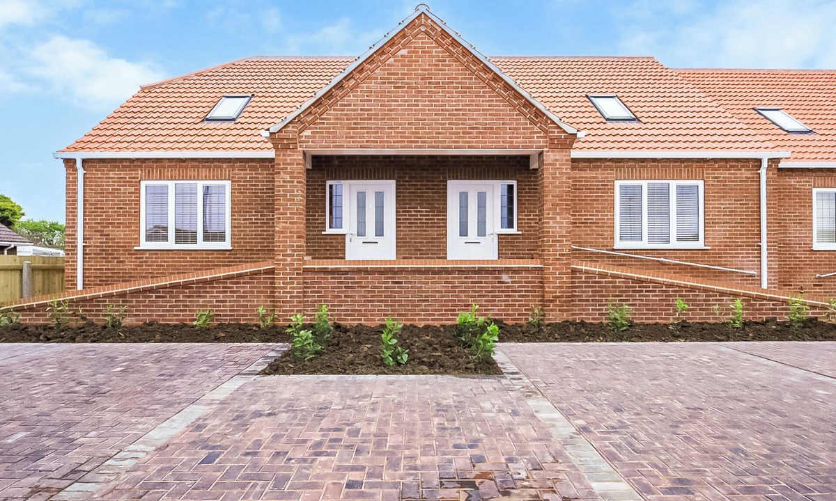 Mablethorpe and Sutton Cottage | 4 Dawson Court - UK33414