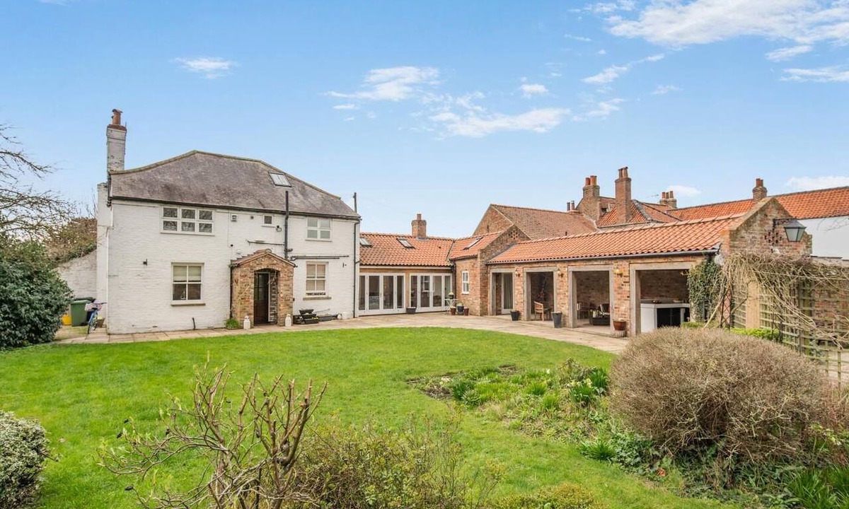 York Cottage | 5 Bed in Murton, York (oc-c37887)