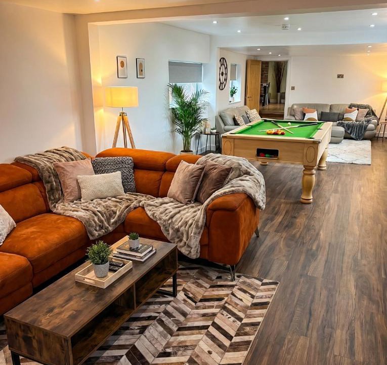 Fishlake Apartment | 5 Bedrooms, Pool Table, Sleeps 10, Contractor Stays, Family Gatherings - Secure Free Parking