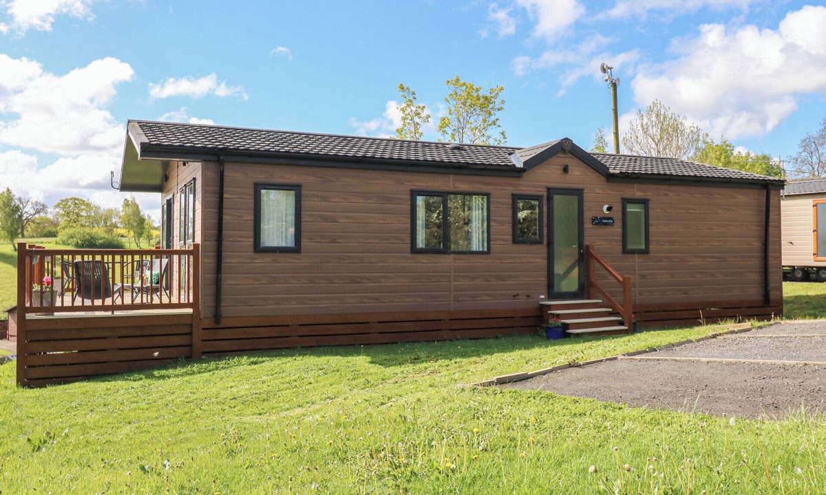 Tunstall Cottage | 52 PARKVIEW, BADGER'S RETREAT, pet friendly in Hipswell