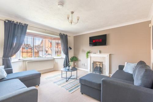 Emersons Green House | 5BR Emersons Green Stay - Sleeps 10