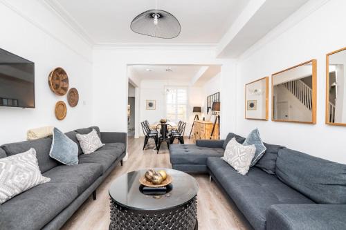 Bootham House | 6 Longfield Terrace Elegant, Modern 5 Bed House with Free Parking Pass The Keys