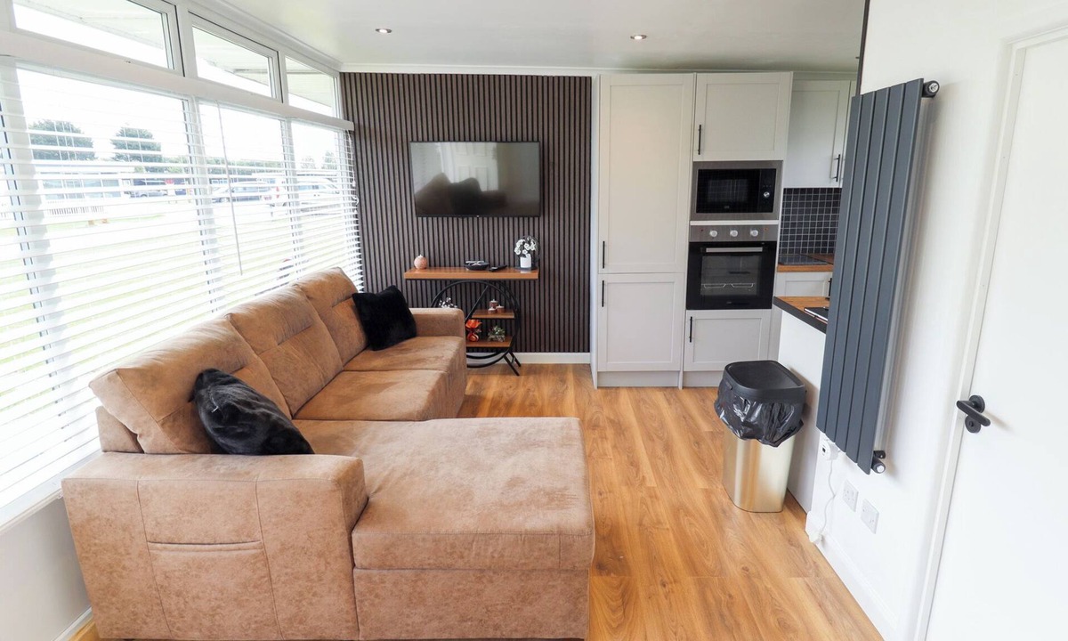 Chapel Saint Leonards Cottage | 66 Cherry Park