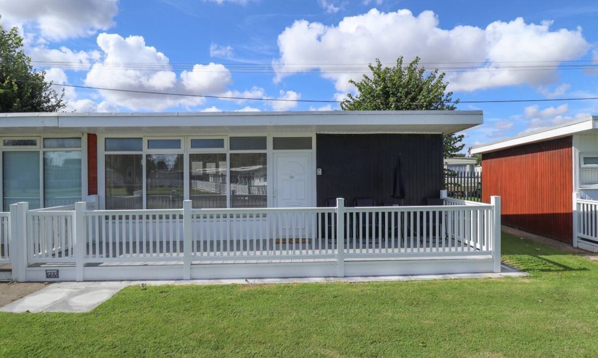 Chapel Saint Leonards Cabin | 68 Cherry Park in Lincolnshire