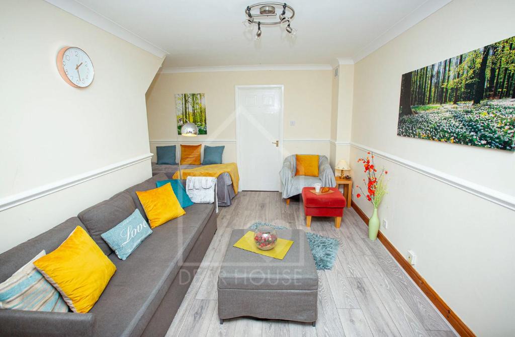 Corby House | A+ Corby House for Corby, Kettering. Comfy Beds, Easy Parking, Fast Internet