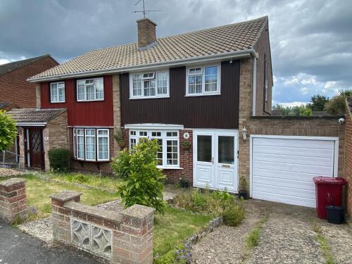 Reading House | A peaceful cosy home for family!