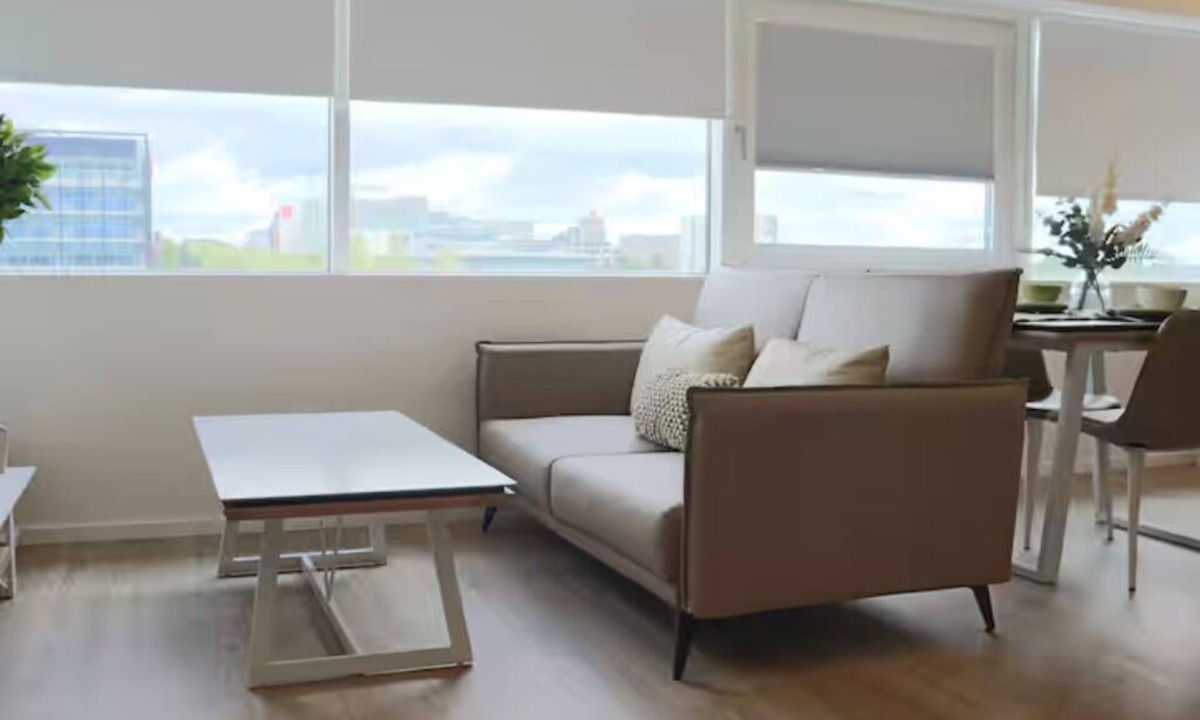 Central Milton Keynes Apartment | Above MK Station, Modern Studio + Gym & Parking