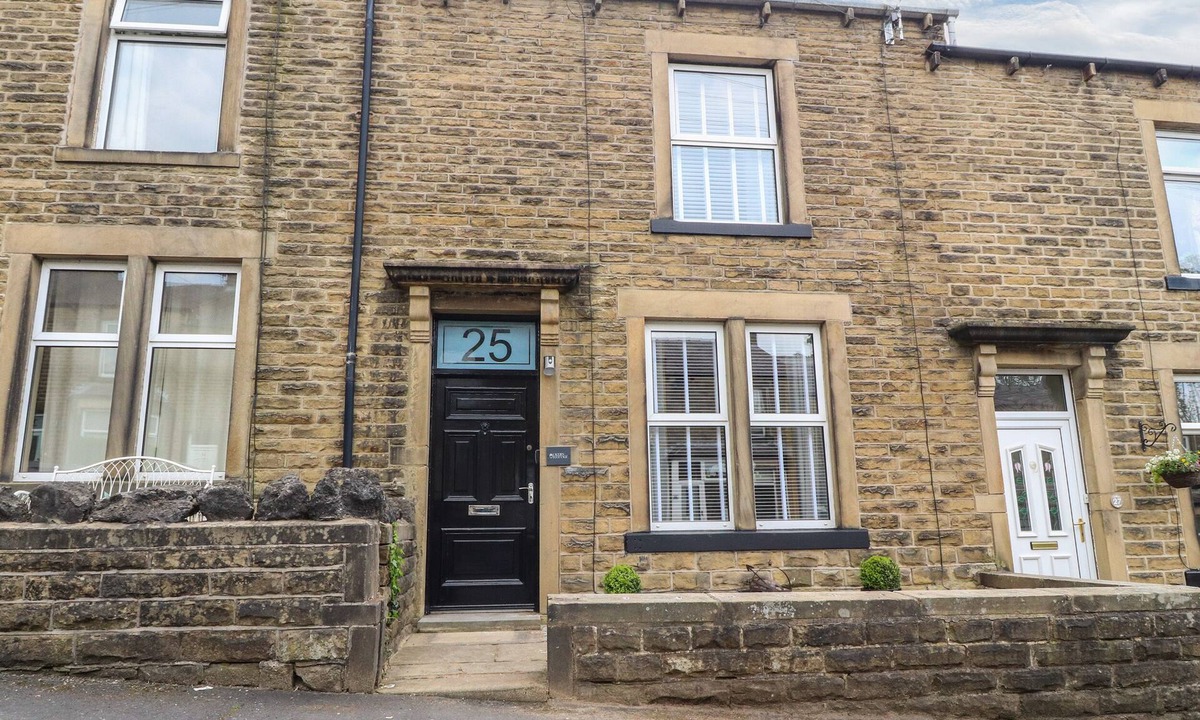 Skipton Cottage | ACORN COTTAGE, pet friendly, character holiday cottage in Skipton