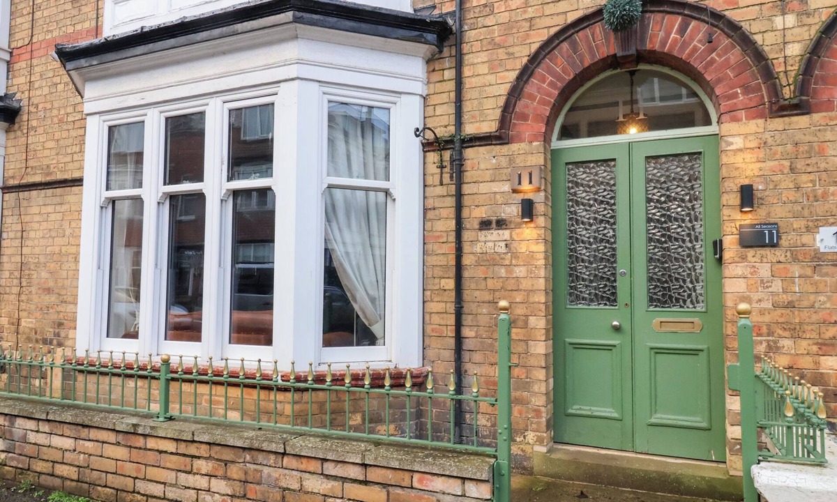 Muston Cottage | ALL SEASONS, pet friendly, character holiday cottage in Filey