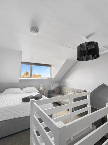 Grantham Apartment | Amaya Four - Sleeps 5 - 1 bed - Newly renovated- Close to town centre -Grantham Free Gym Access
