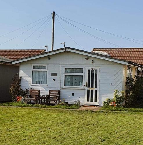 Mablethorpe and Sutton Ski Chalet | Animal friendly Sea 2 mins away