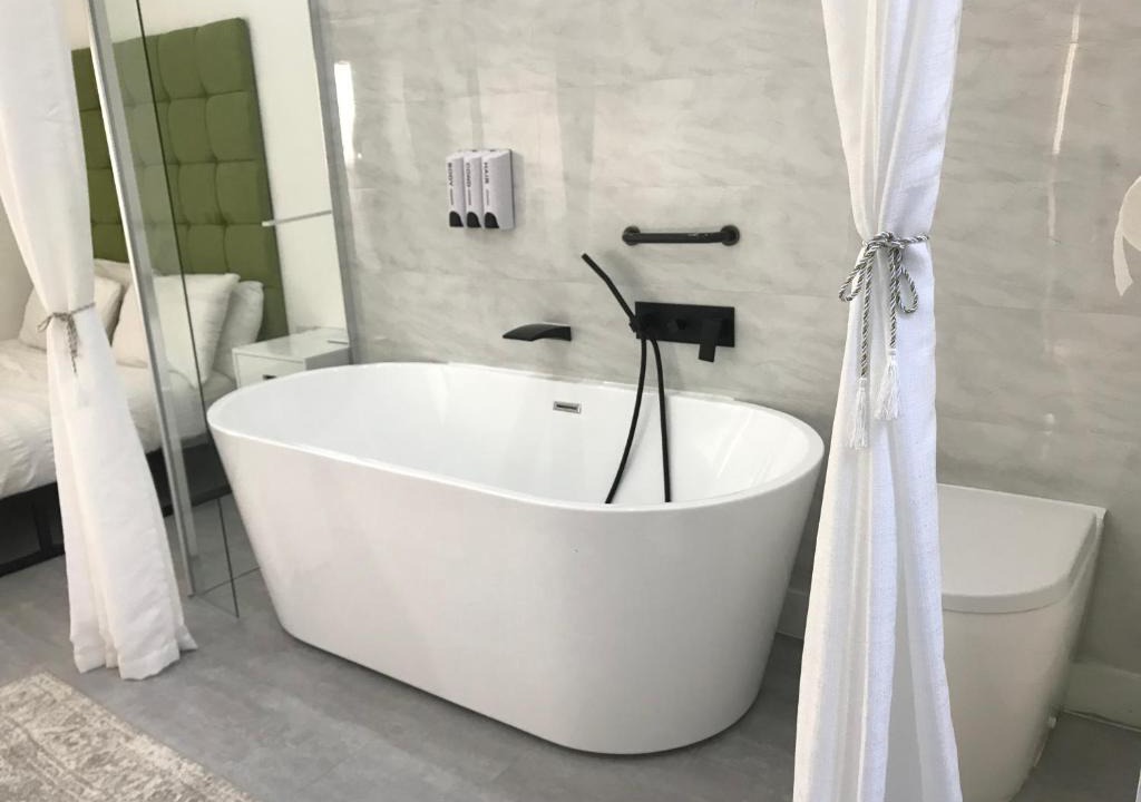 Minworth House | Apartment style Space ideal for business & contractors