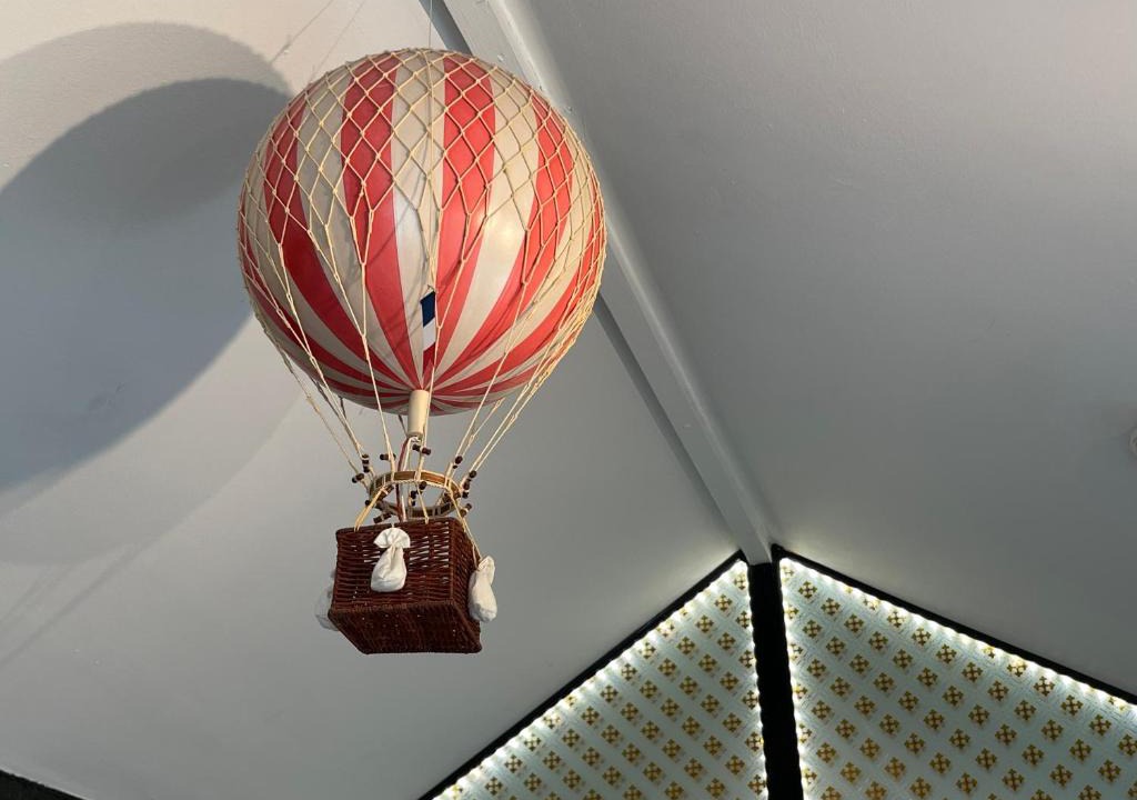 Harrogate House | Artists Cottages Artists Loft near Hornbeam Park Free Parking