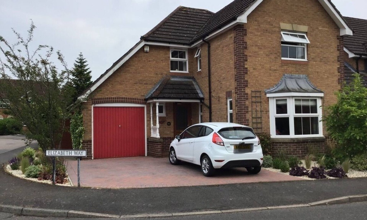 Uppingham House | Attractive and modern detached house close to town centre