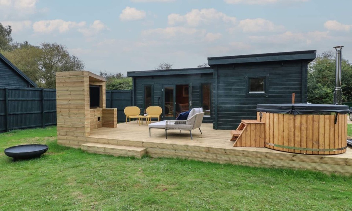South Luffenham Cabin | Badger's Burrow, Edith Weston