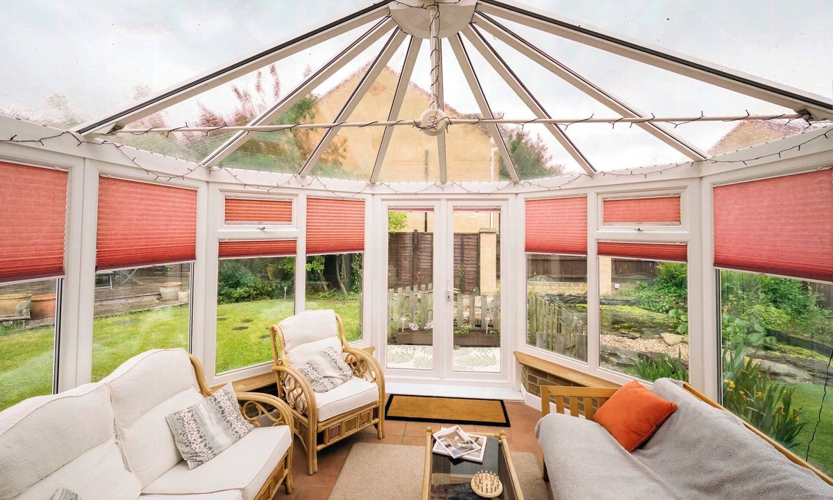 Bradley Stoke House | Baker's Bun | Sleeps 7 | Parking & Garden