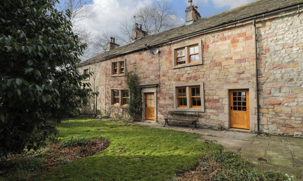 Stirton House | BAY HORSE FARM, family friendly, character holiday cottage in Skipton