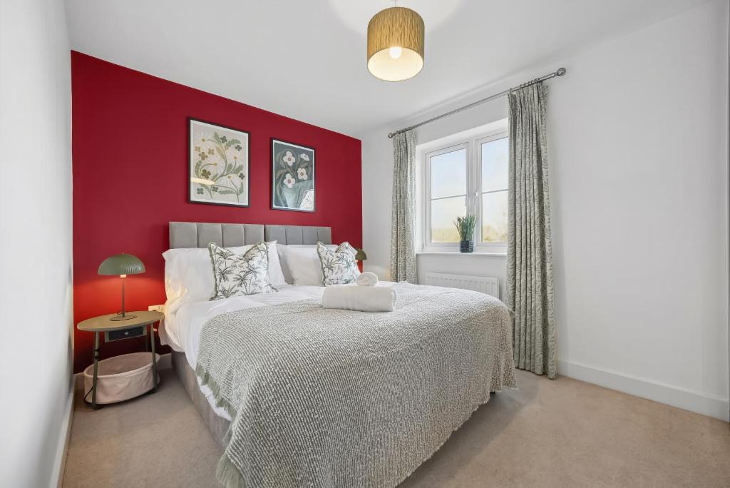Gloucester Apartment | Beautiful 4-Bed Detached House - Pool table - Superfast Wi-Fi - Driveway for two vehicles
