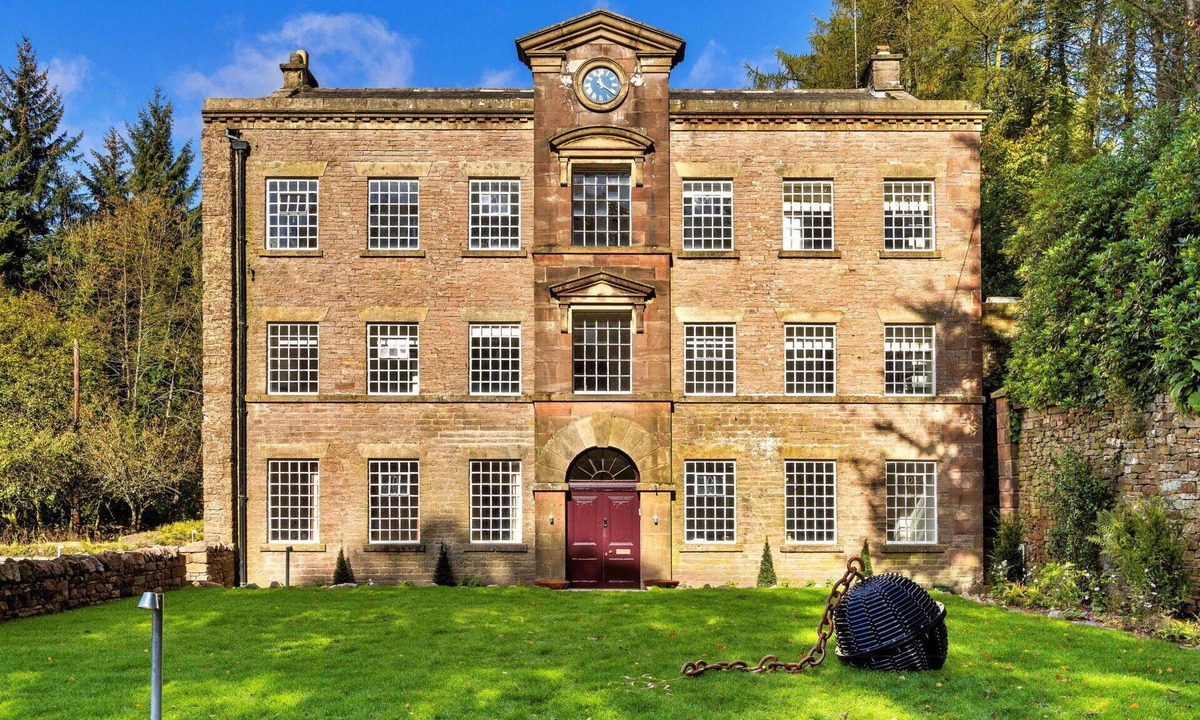 Macclesfield House | Beautiful private villa for 19 people with private pool, WIFI, terrace and pets allowed