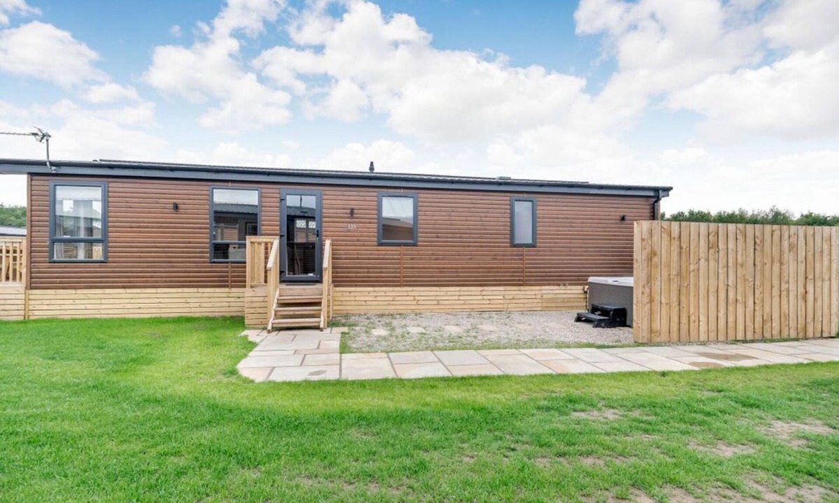 Carlton Miniott Cabin | Beech Waterside Spa, Thirsk