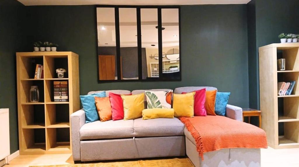 Beeston Apartment | Big house in Leeds 4 Contractors