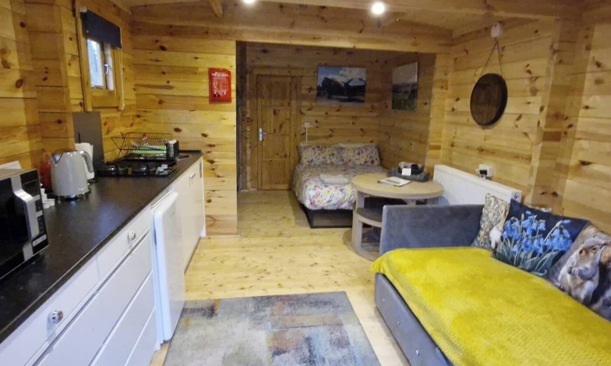 Mablethorpe Cabin | Birdsong lodge Dog Friendly Nr Sutton on Sea
