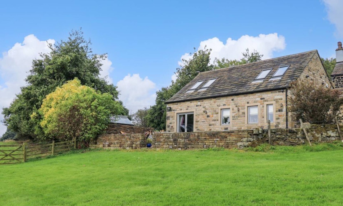 Sowerby Bridge Cottage | Black House Cottage, Ripponden