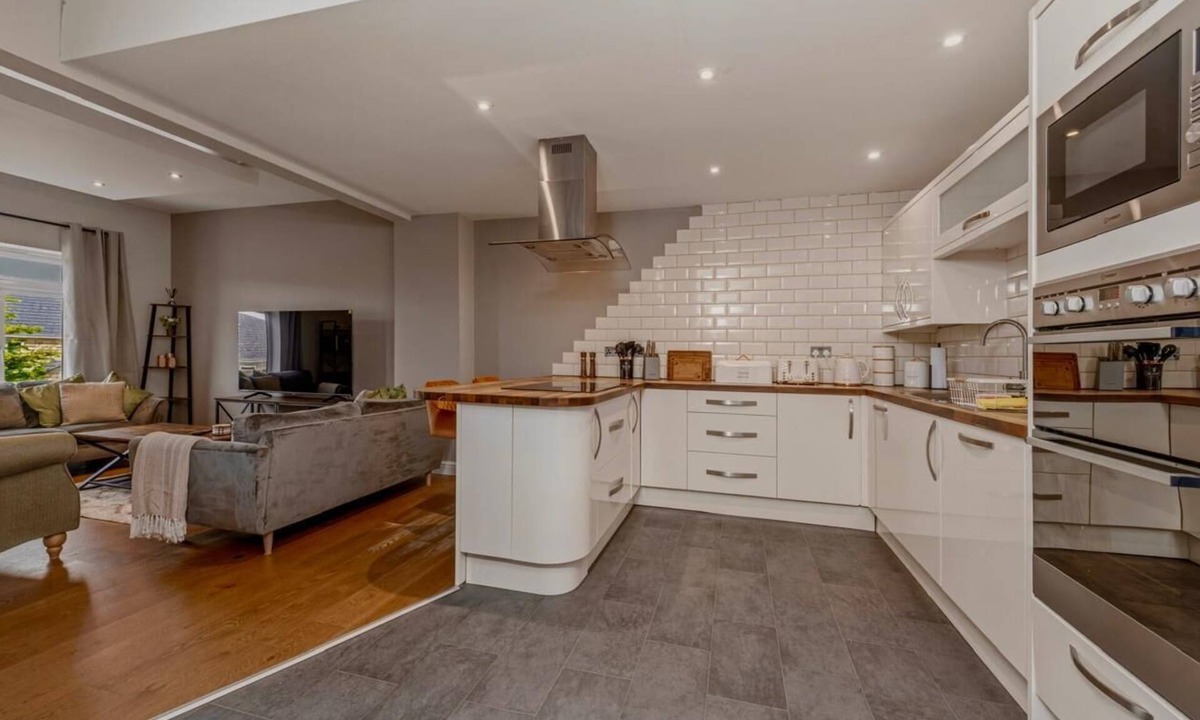 Halifax House | Blackberry House - High Spec Luxury Home with Panoramic Views and Outdoor Dining