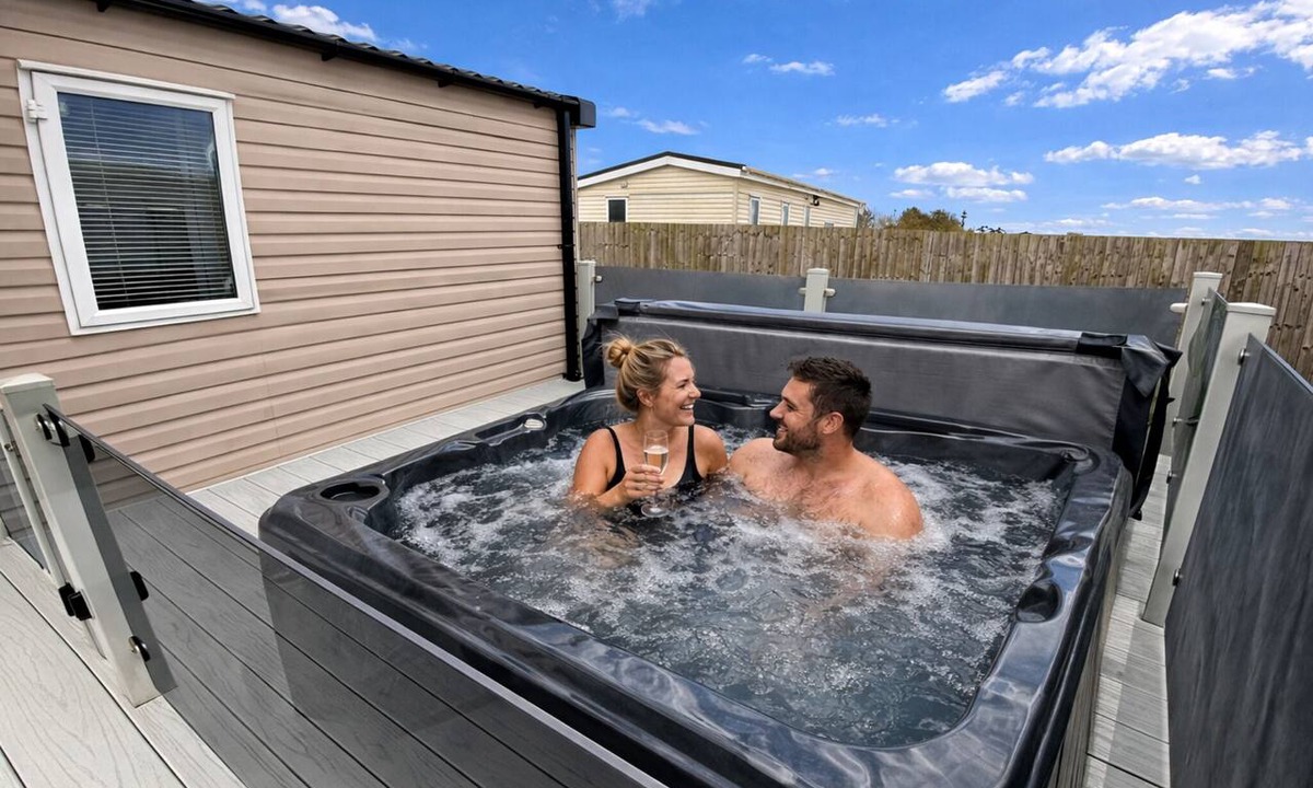 Addlethorpe Cabin | Bordeaux Lodge 4 – Private Hot Tub (Sleeps 4)