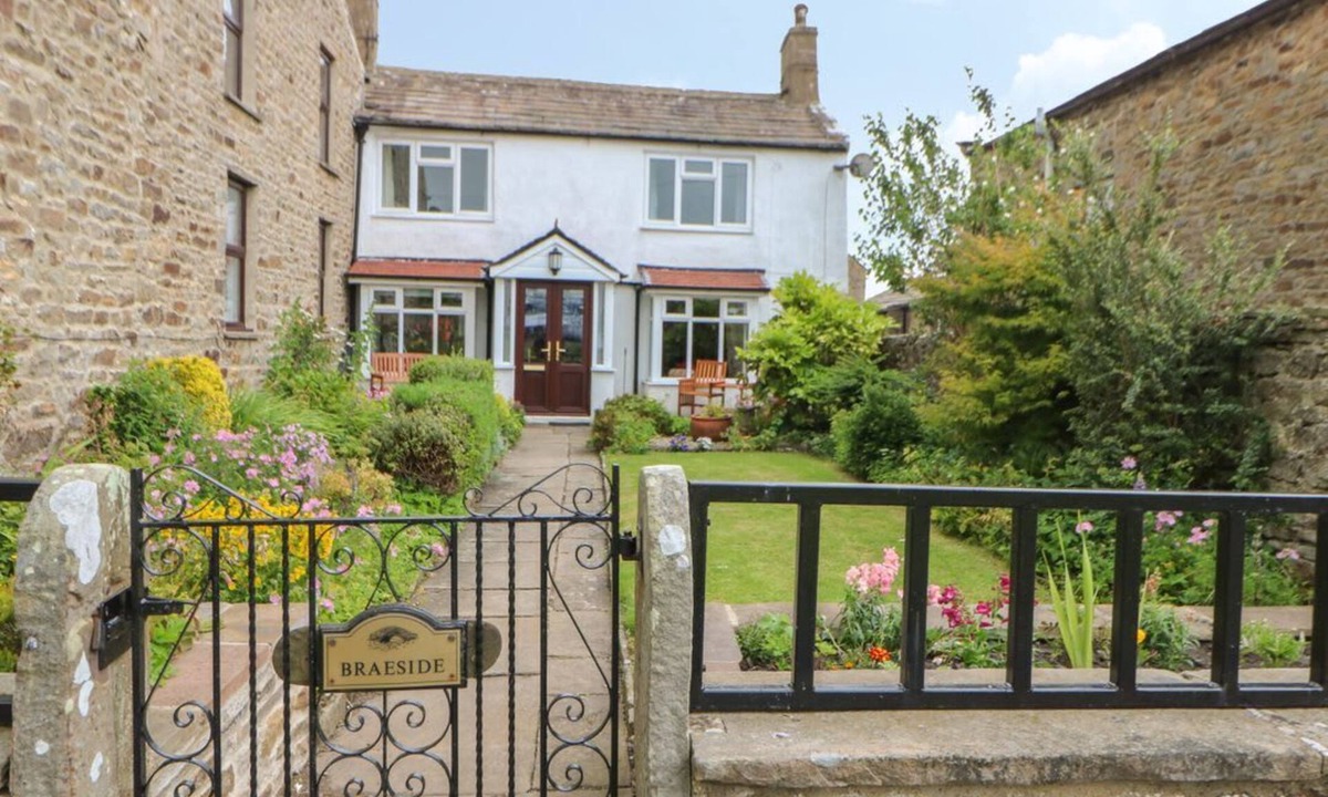 Reeth House | Braeside: A Cozy Getaway in Reeth
