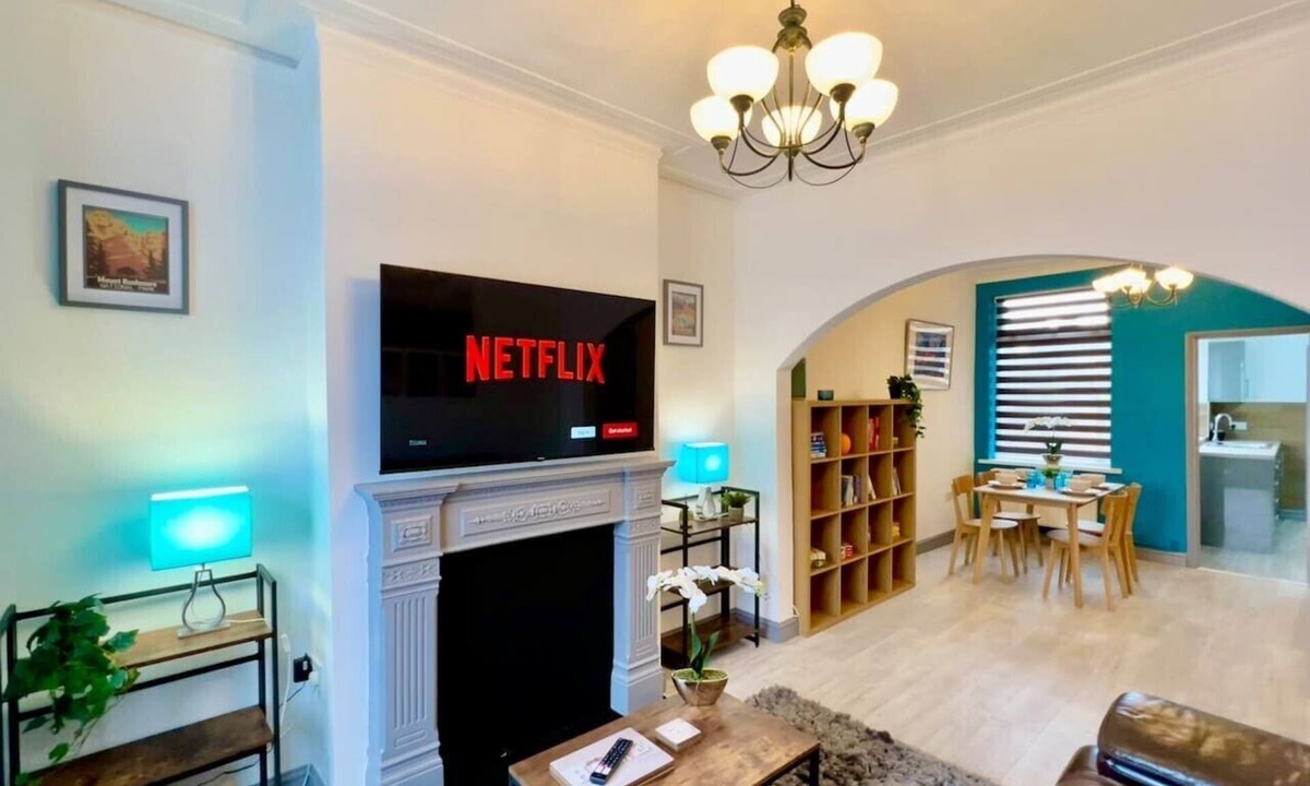 Cleethorpes House | Bramhall House – Contractors, Families, Holidays