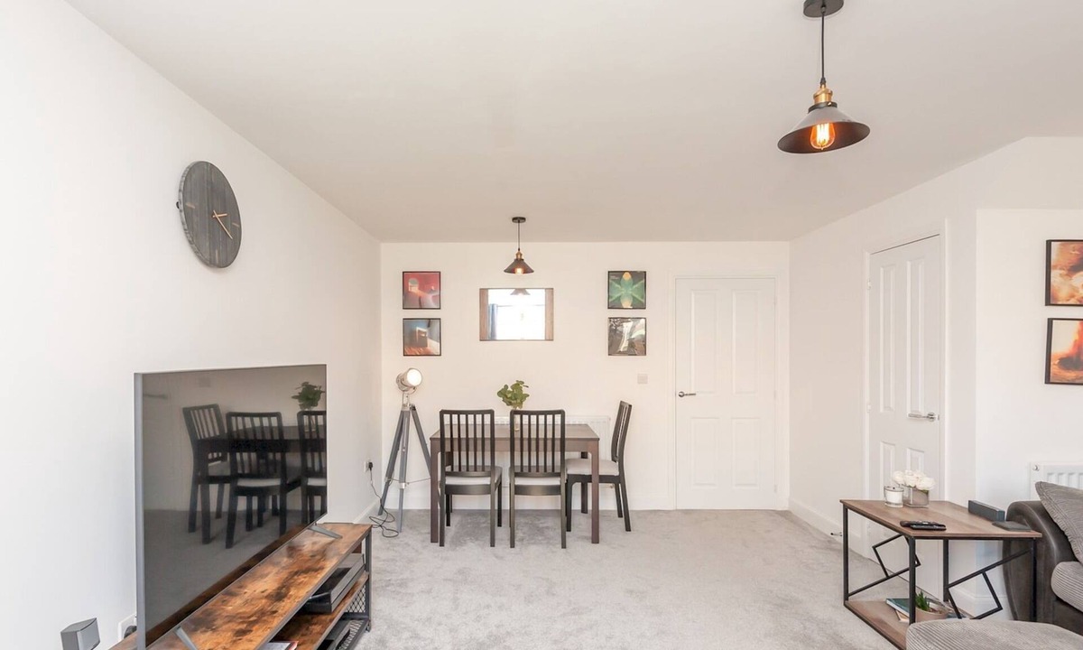 Arthington House | Bramhope Haven - new home next to Golden Acre Park - Pass the Keys