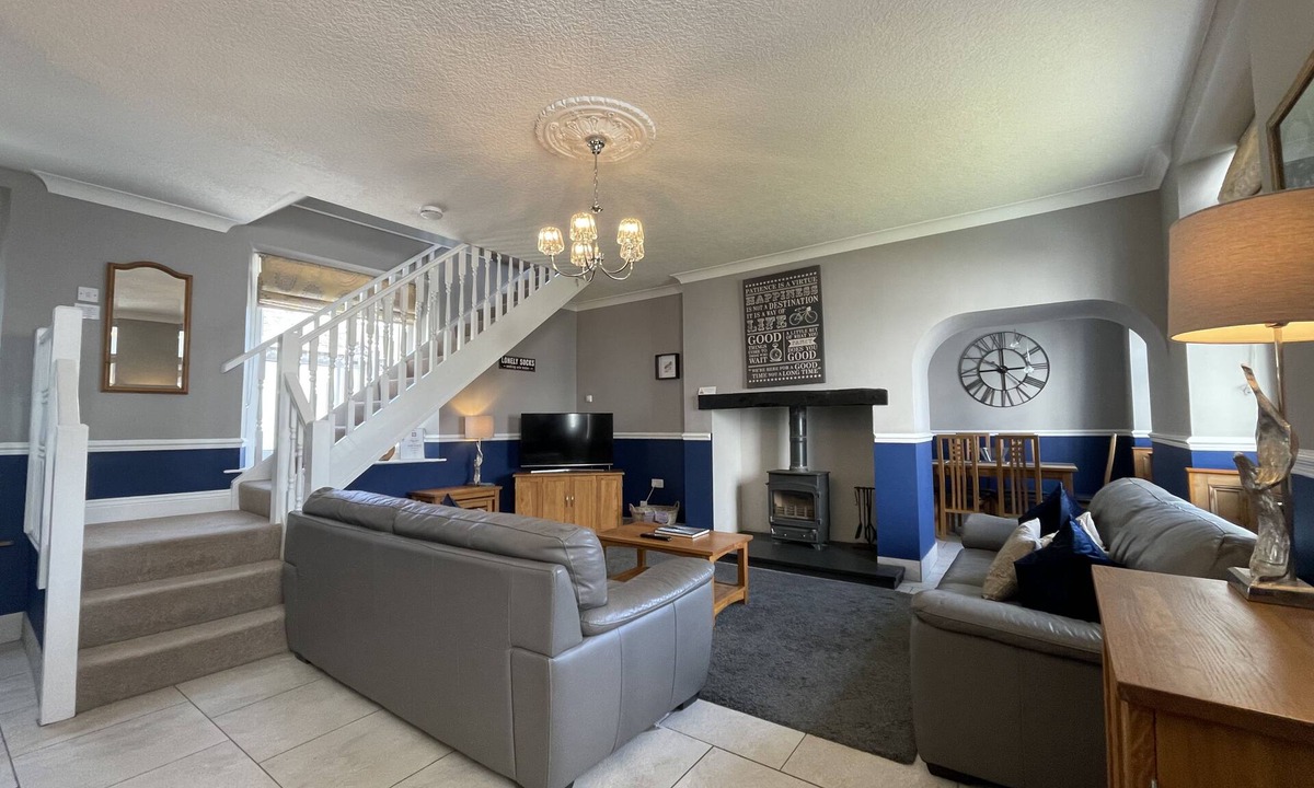 Keswick Cottage | Bridge Cottage - a cottage that sleeps 6 guests in 3 bedrooms
