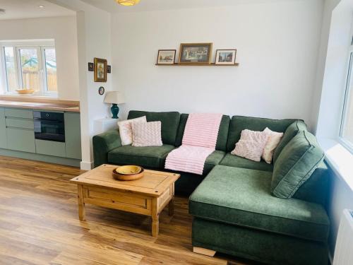 Stoke Bardolph House | bungalow, quiet, accessible, parking for 2