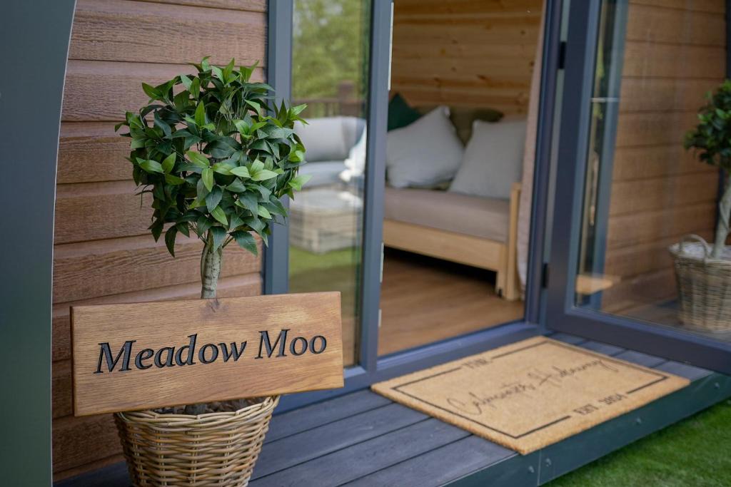 Milnrow Other | Calmwater Hideaway