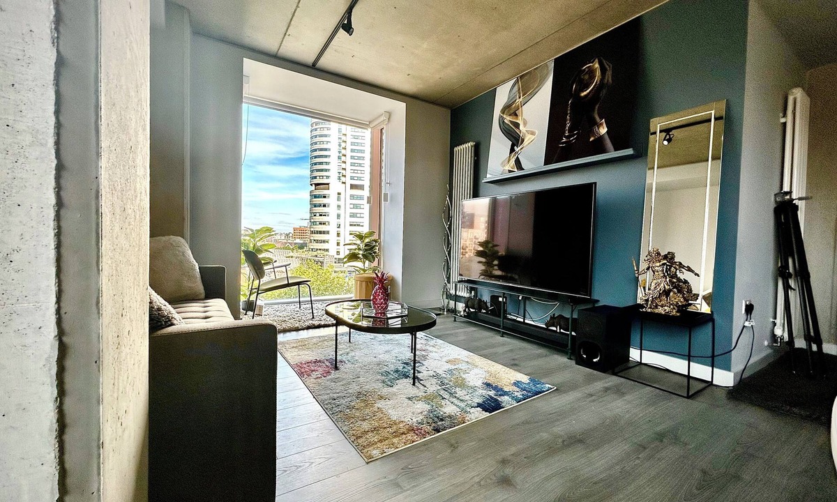 Leeds Apartment | Captivating 2-Bed Skyview Apartment in Leeds