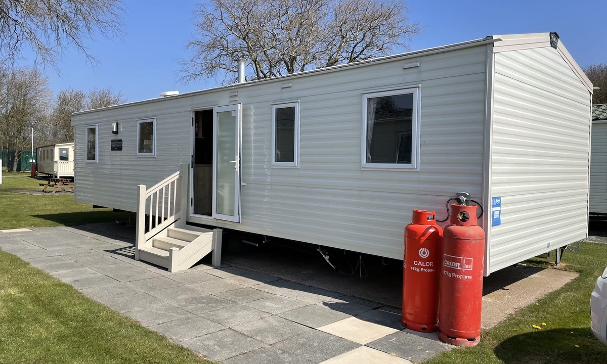 Flookburgh Cabin | Caravan - Sleeps up to 8 & Free parking