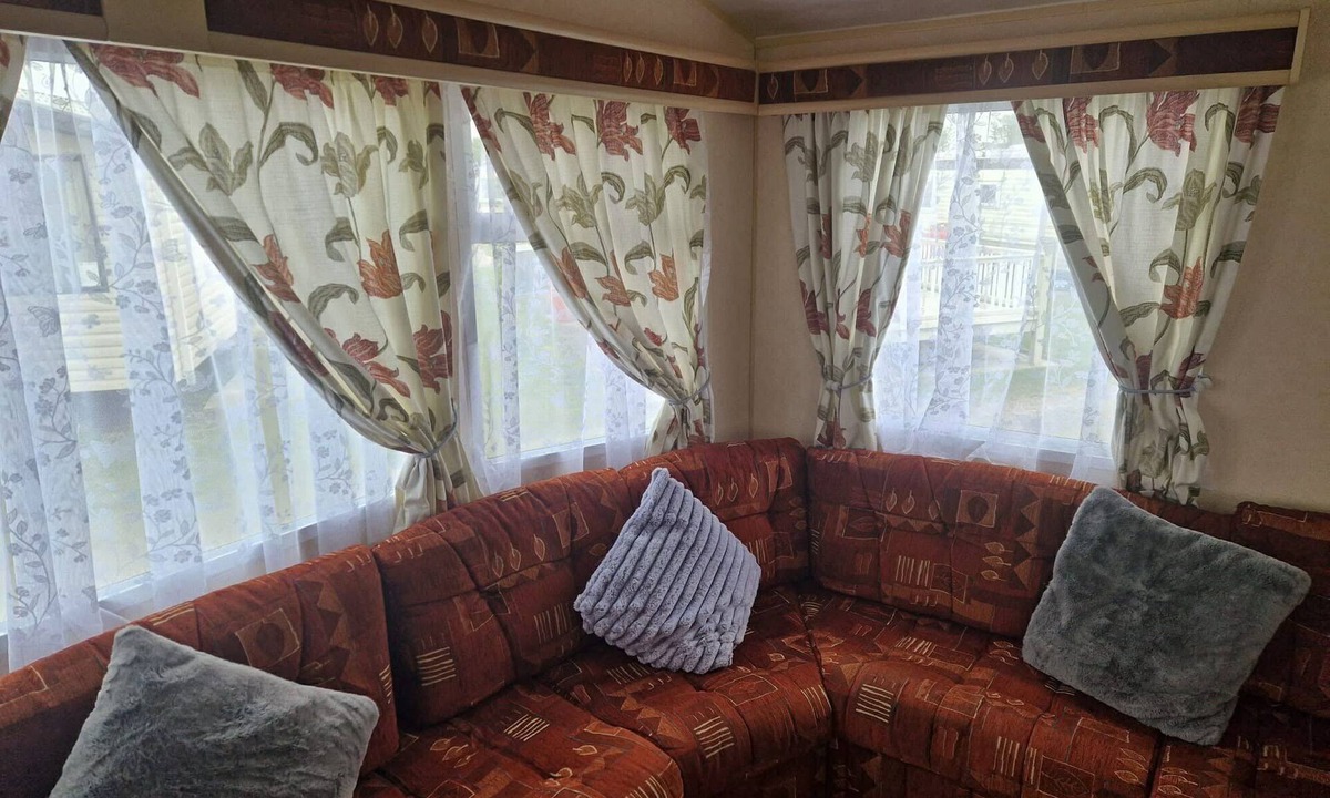 Chapel Saint Leonards Cabin | Caravan Sleeps 8 Pets Welcome wifi