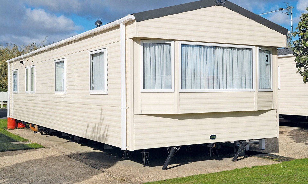 Alford House | Caravan with one double and two twin.