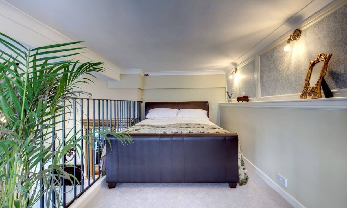 Swinton Apartment | Carnegie Library Bronte Apartment