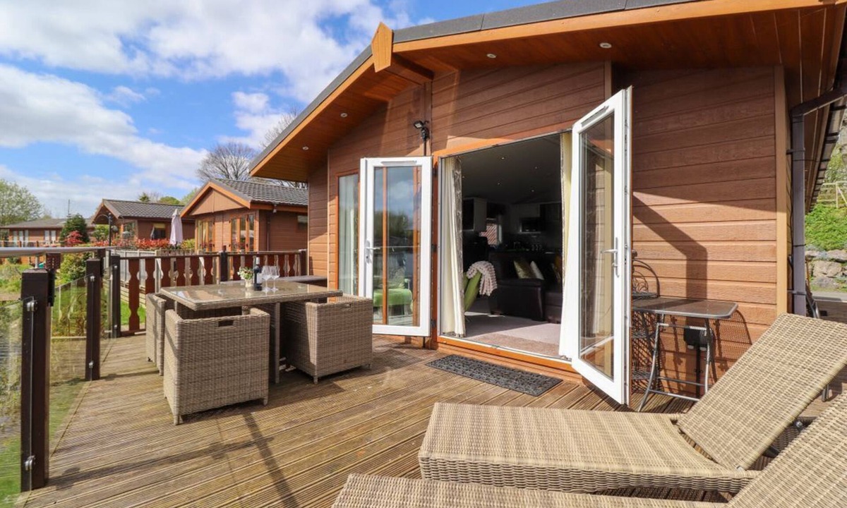 South Lakeland Leisure Village Cabin | Carpenwray, Carnforth. 3 beds.