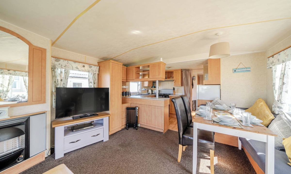 Cayton Bay Cabin | Cayton Bay Caravan for 6, Pet Friendly & Parking