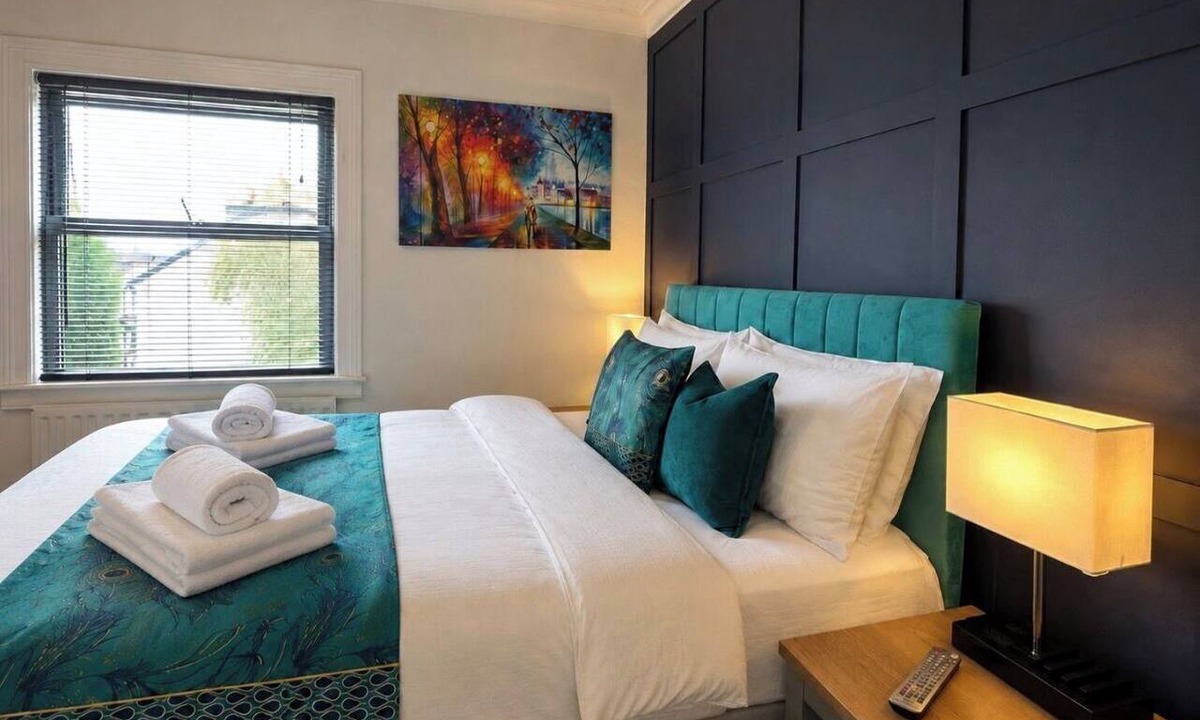 Bedford Apartment | Central Bedford Apartment | Secure Parking | Fast Wi-Fi | Walk to Station