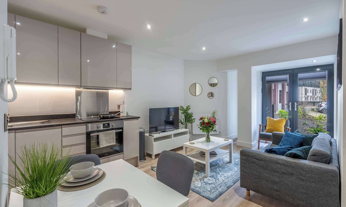 Barnt Green Apartment | Central Solihull 1-Bed | Parking WiFi NEC