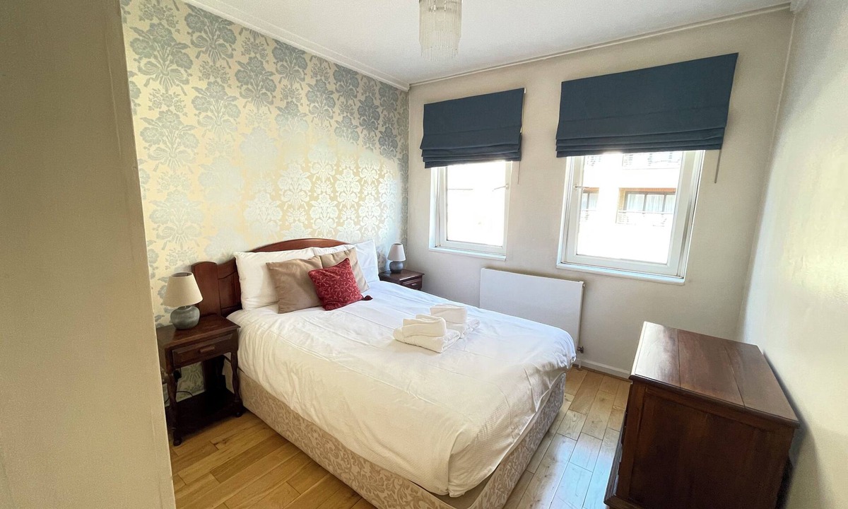 Abingdon Apartment | Central Sunny Sanctuary | 1 Bed | Kensington