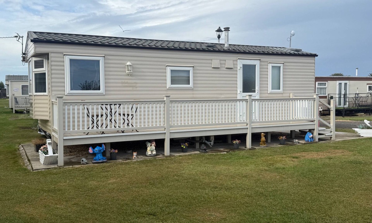 Chapel Saint Leonards Ski Chalet | Chapel Saint Leonards - Happy Days sleeps 6