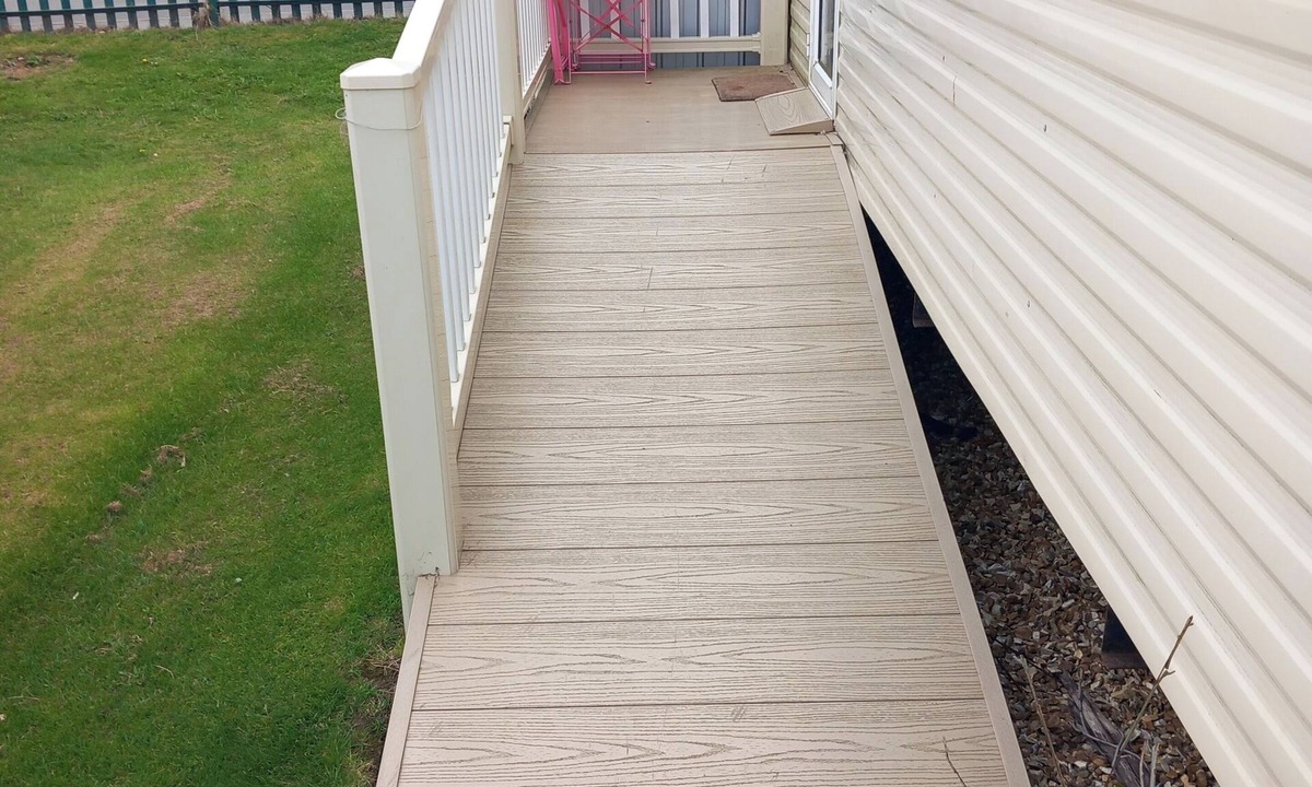 Chapel Saint Leonards Ski Chalet | Chapel St leonards Happydays beachfield