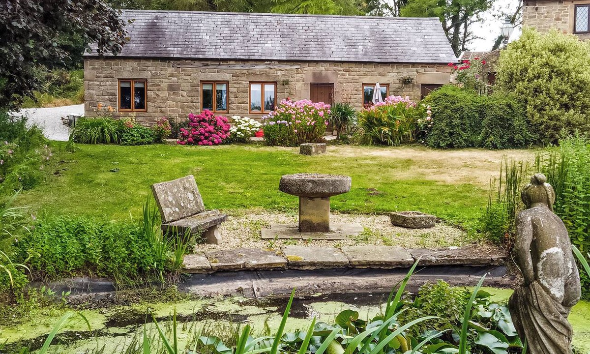 Alfreton Cottage | Characterful cottage with beautiful country views, set in own private grounds.